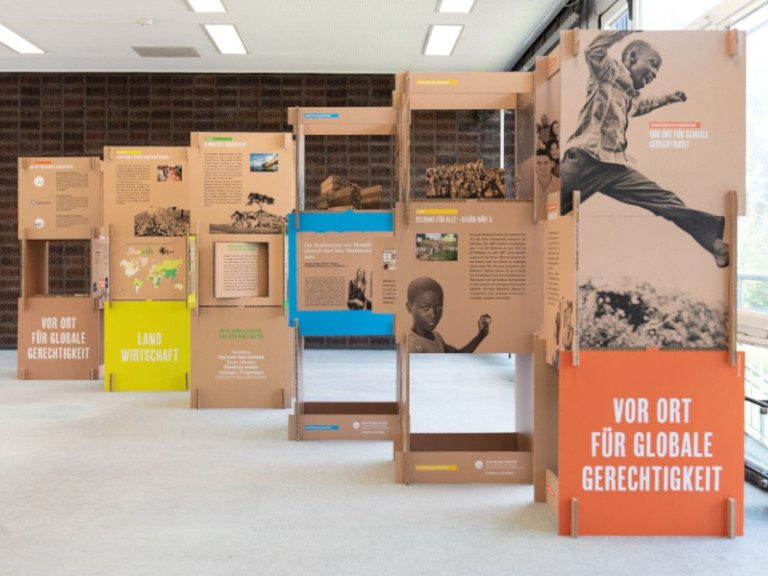 Ausstellung „Vor Ort für globale Gerechtigkeit“ in Laatzen